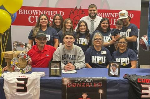 Gonzales Signs Letter of Intent to Play Football at Howard Payne